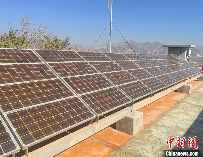 IM电竞探访中国现存最老光伏电站：群山中开出的“太阳花”(图1)