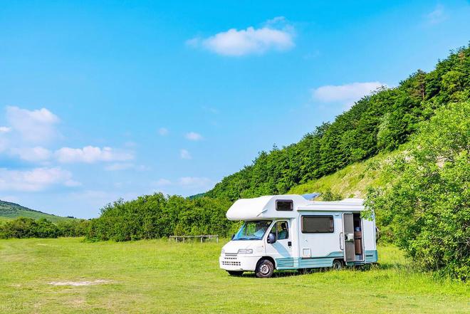 杭州小伙为省房租花30万买房车住在公司旁(图6)