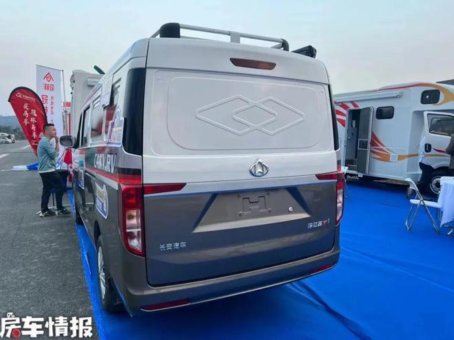 不到7万的钓鱼床车！水电全齐还带双人床完全是房车里的老头乐(图4)