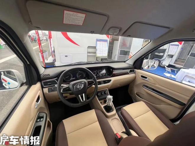 不到7万的钓鱼床车！水电全齐还带双人床完全是房车里的老头乐(图5)