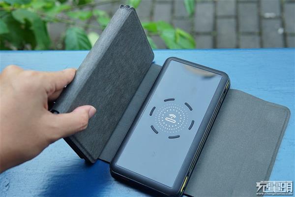 Porable太阳能充电板移动电源上手：最大功率10W(图9)