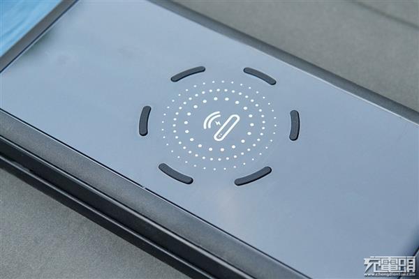 Porable太阳能充电板移动电源上手：最大功率10W(图10)
