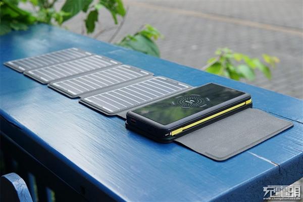 Porable太阳能充电板移动电源上手：最大功率10W(图21)