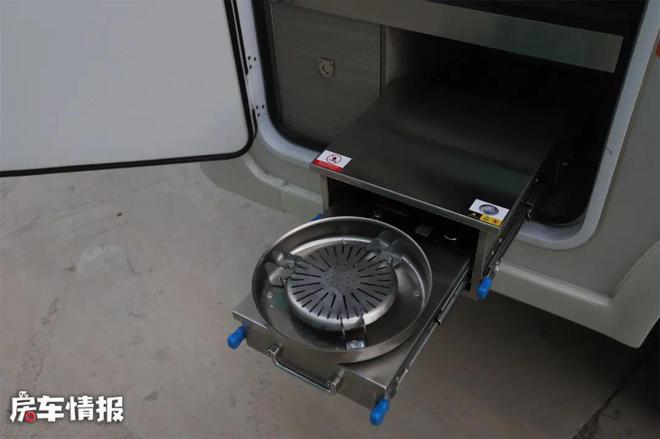 不再为电发愁！30多万的江淮新能源房车油电混动还带25度电(图5)