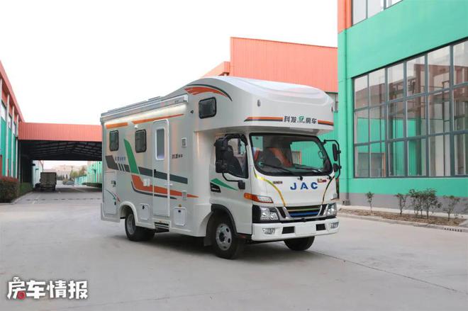 不再为电发愁！30多万的江淮新能源房车油电混动还带25度电(图2)
