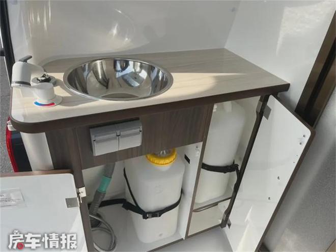 国内引入必火！新款丰田海IM电竞狮房车内部设计和家里一样太实用了(图8)