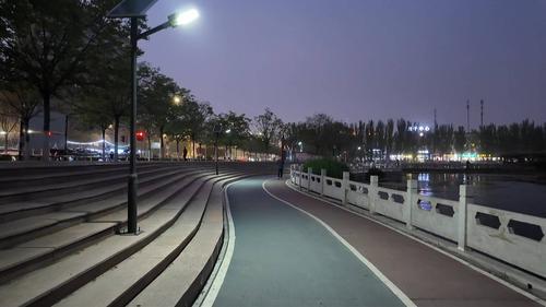 新闻追踪：丽景湖公园的夜间照明正常了！(图1)