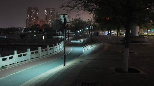 新闻追踪：丽景湖公园的夜间照明正常了！(图2)