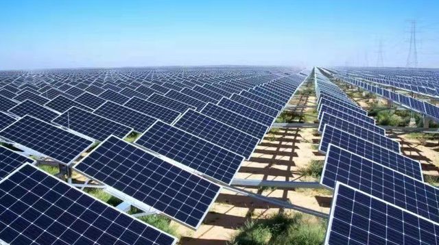 太阳能电池板成欧洲新宠：不装屋顶当围栏这是闹哪样？(图2)