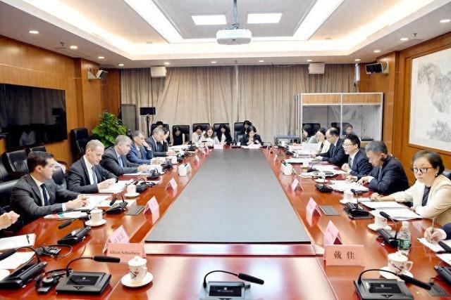 轮到美国敲门！美成进口大国：降息不到24小时中国再抛37亿美债(图1)