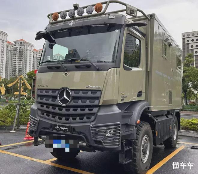 奔驰在华利润最高车不是迈巴赫而是这6x6房车！80多万炒到510万(图2)